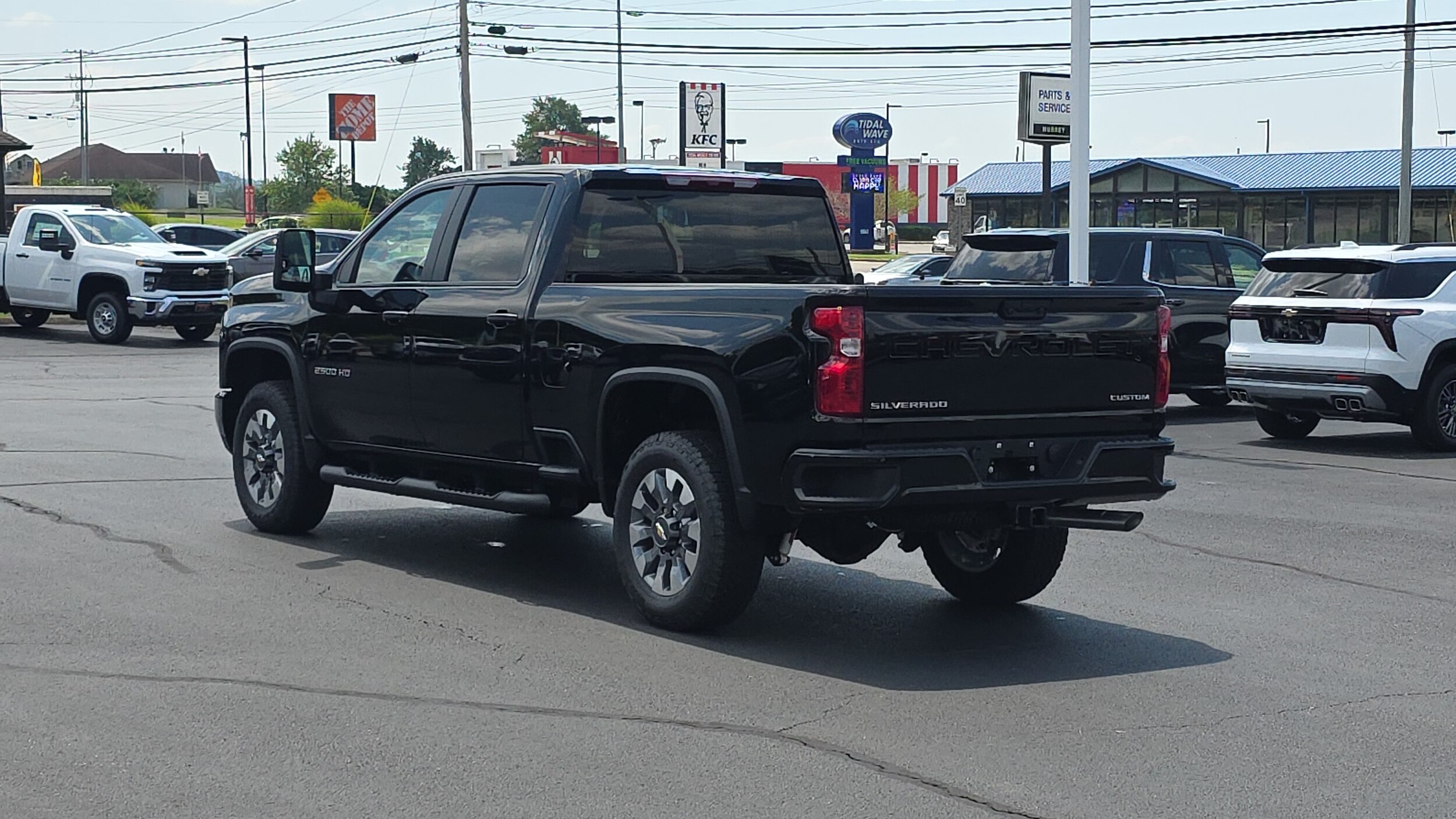 2025 Chevrolet Silverado 2500HD Custom photo 4
