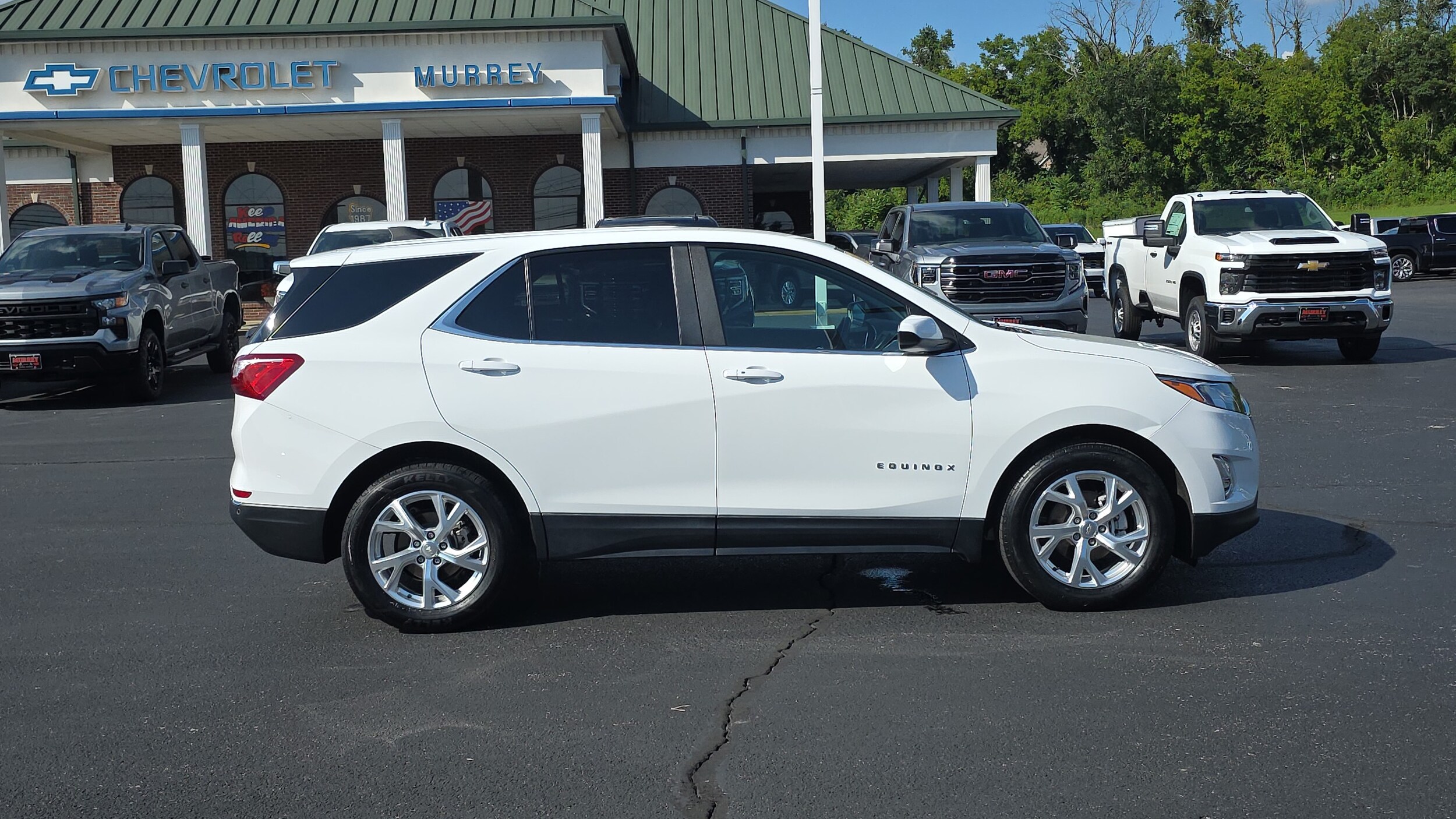 2021 Chevrolet Equinox photo 2
