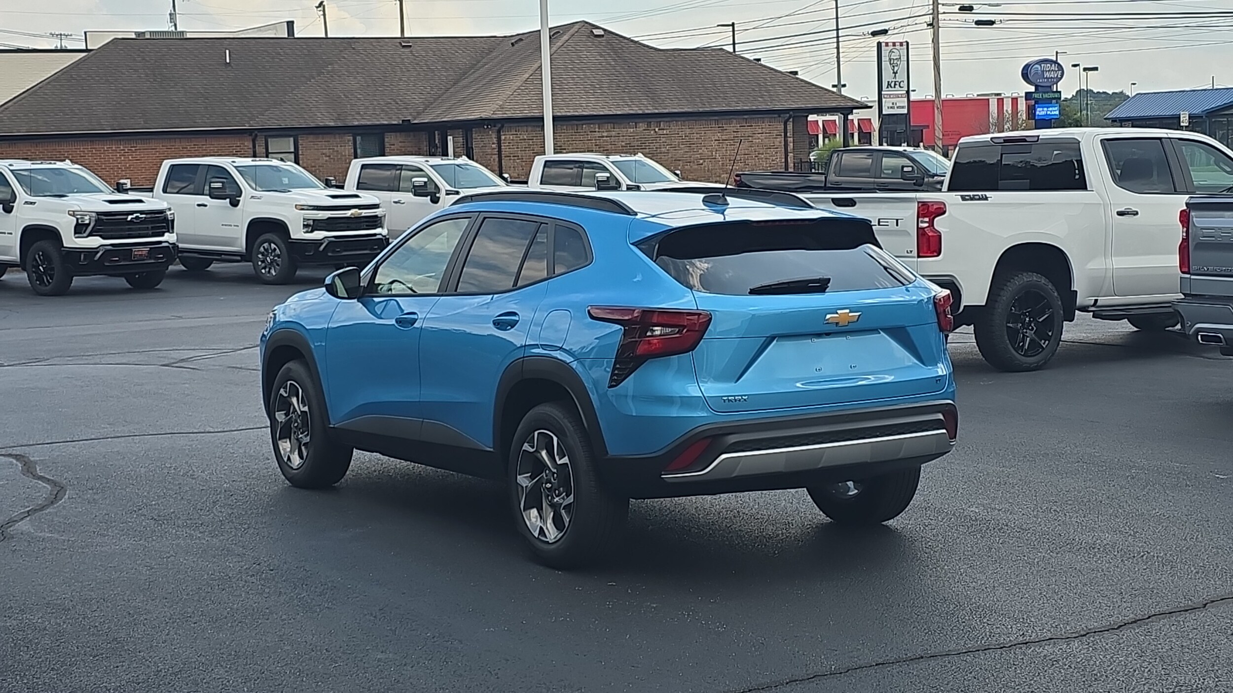 2025 Chevrolet Trax LT photo 4