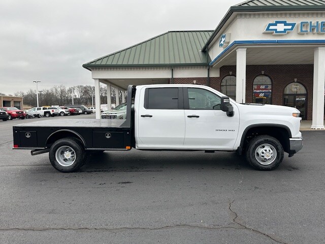 2025 Chevrolet Silverado 3500HD Work Truck photo 2