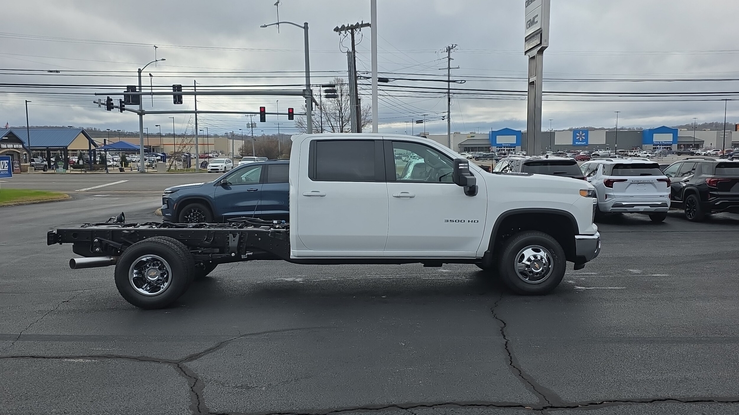 2026 Chevrolet Silverado 3500HD LT photo 2