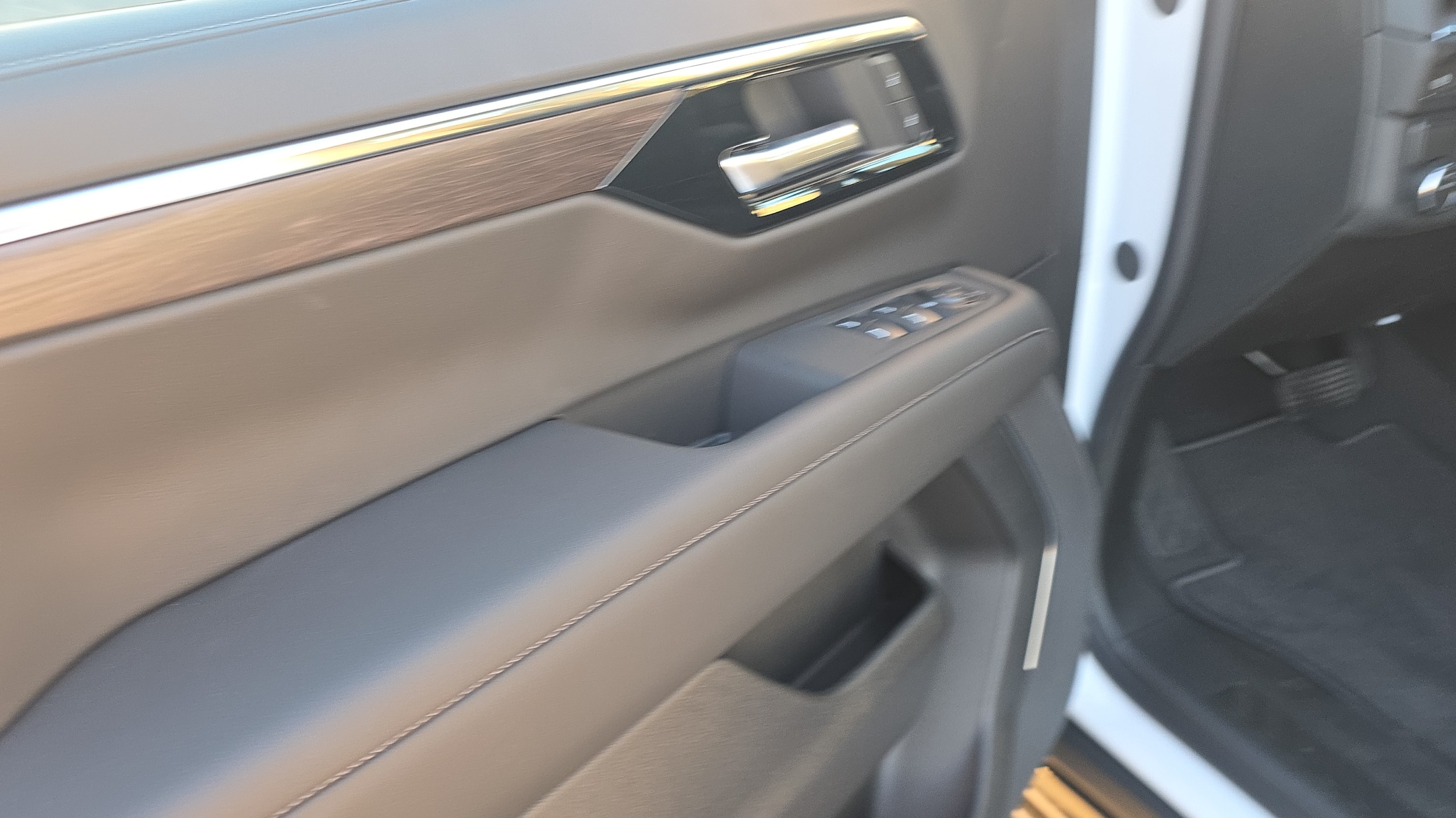 2026 Chevrolet Tahoe LS - Photo 8