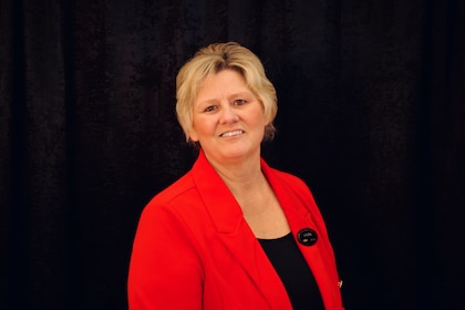Staff member Laura Russell from ID_d199e0786d82