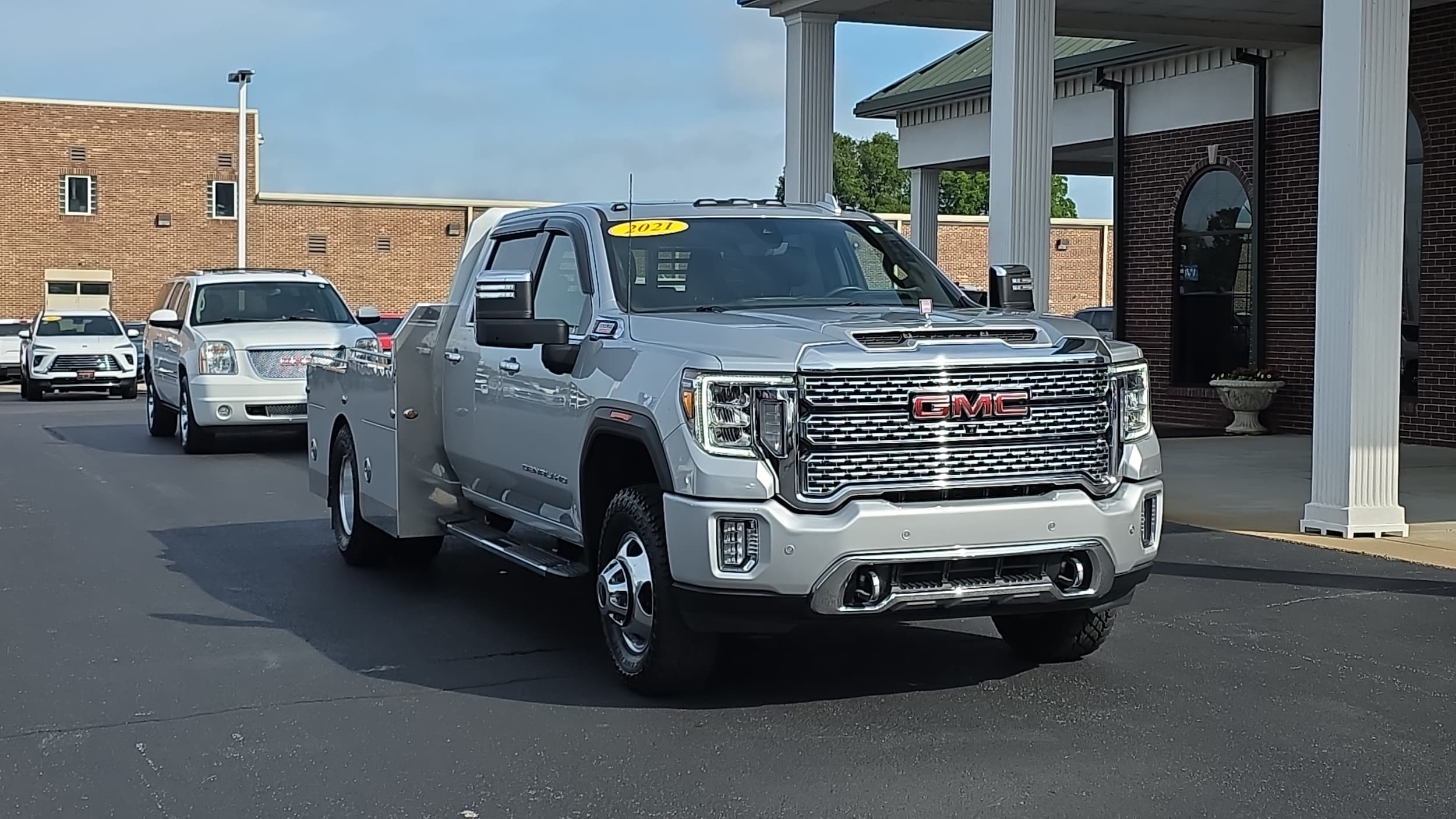 2021 GMC Sierra 4WD Crew Cab Long Box DRW Denali's photo
