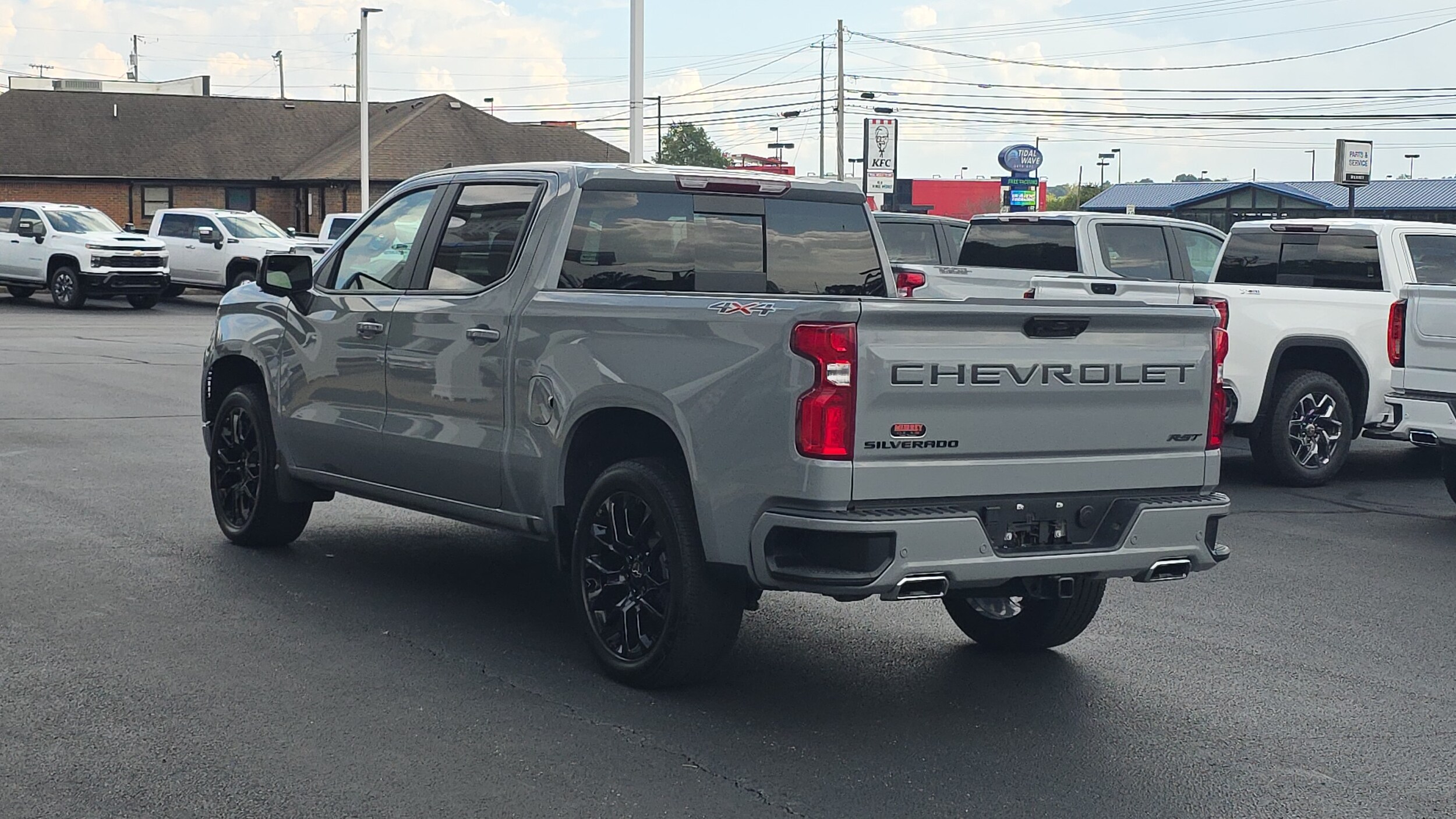 2025 Chevrolet Silverado RST photo 4