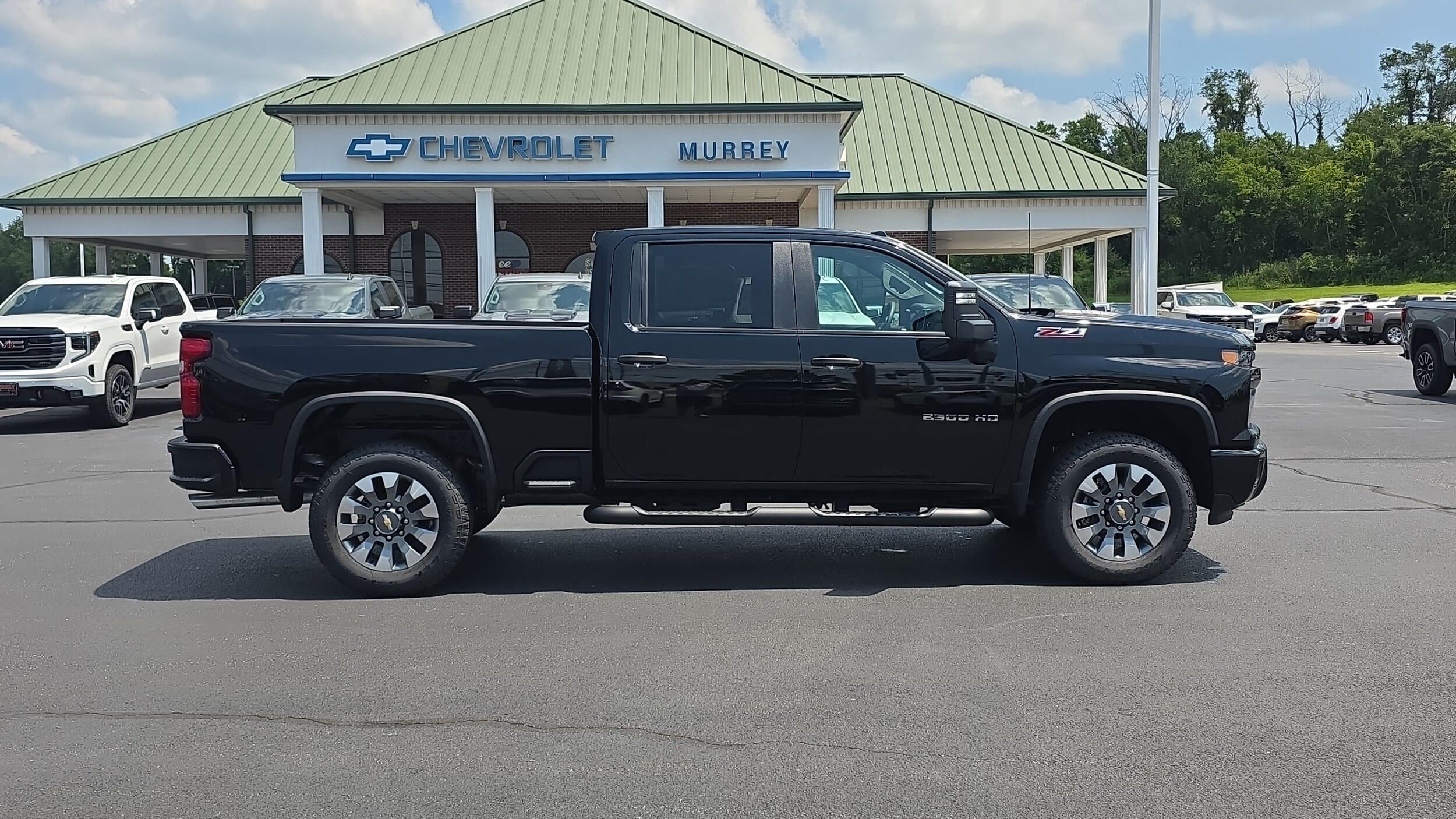 2025 Chevrolet Silverado 2500HD Custom photo 2