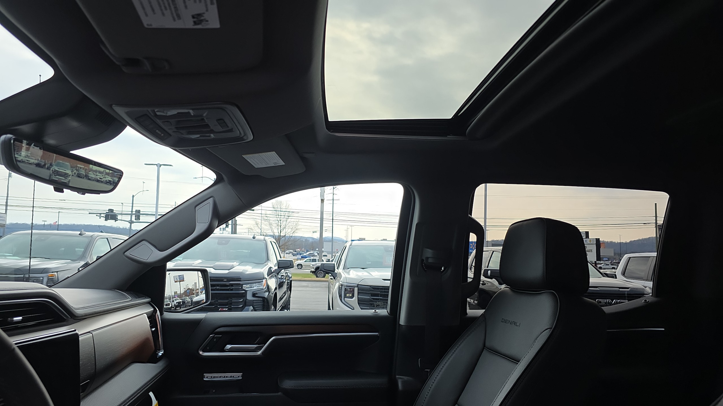 2026 GMC Sierra 1500 Denali - Photo 9
