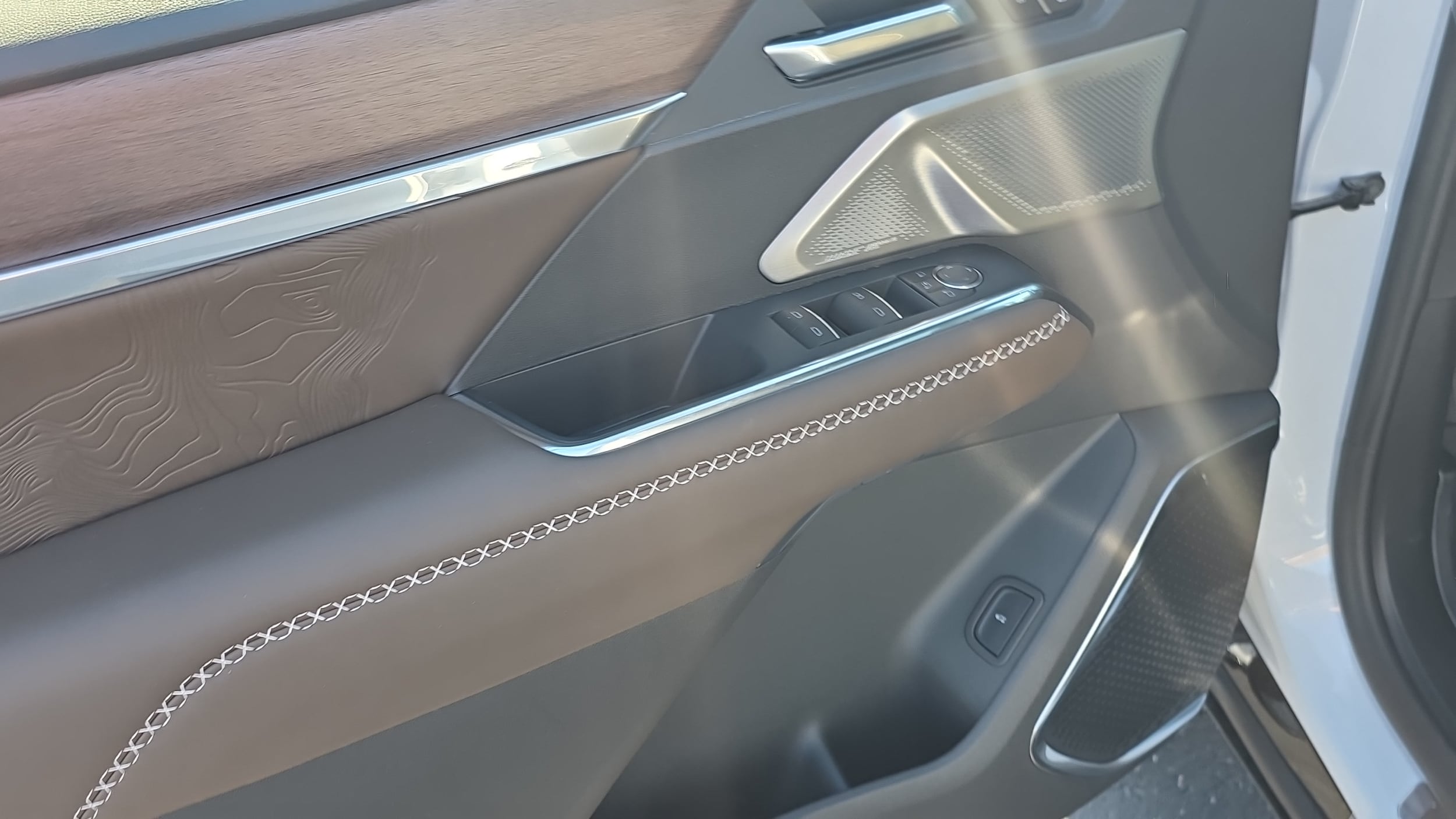 2027 GMC Acadia Denali Ultimate - Photo 11