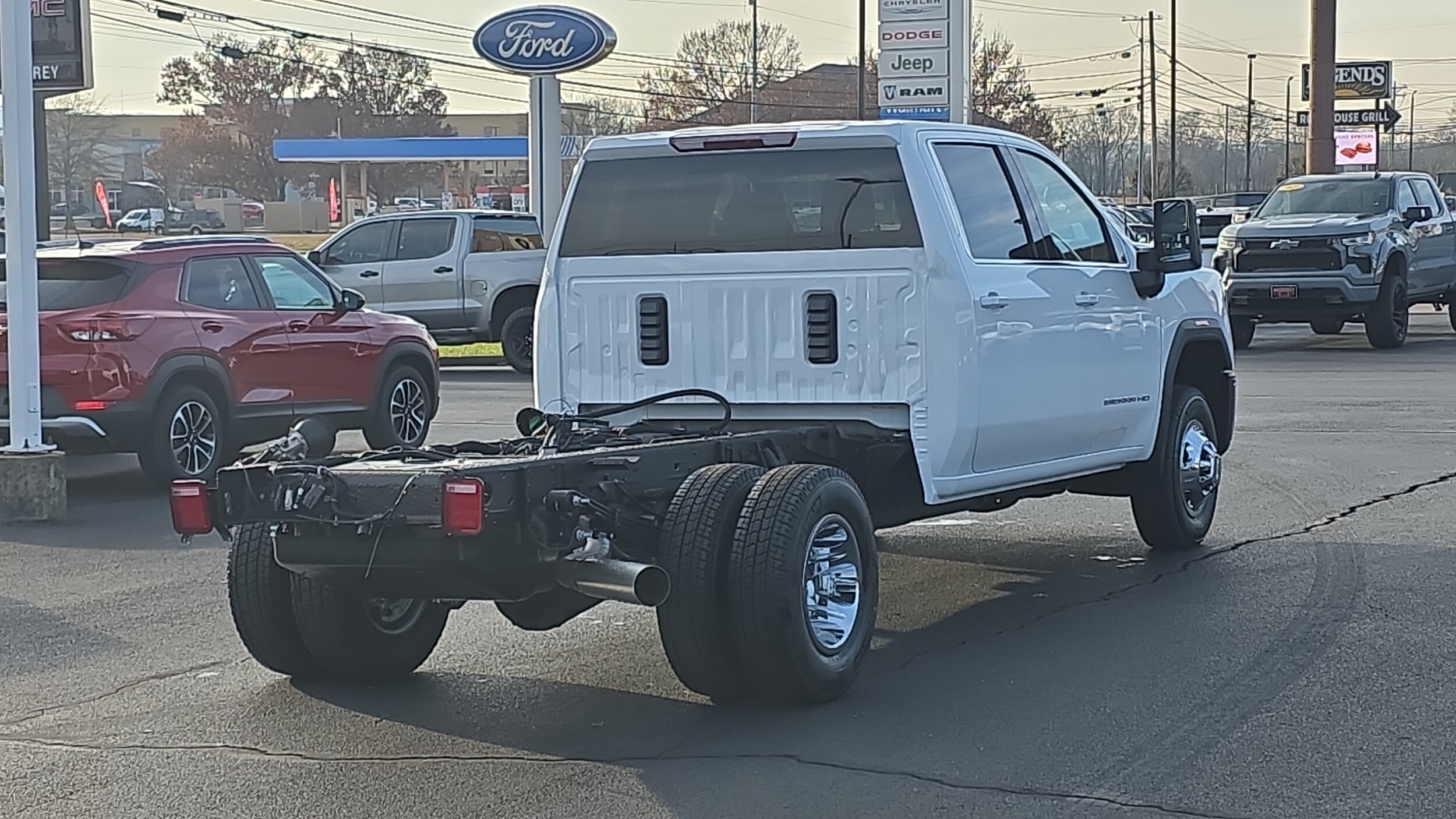 2026 Gmc Sierra 3500 HD SLE photo 3