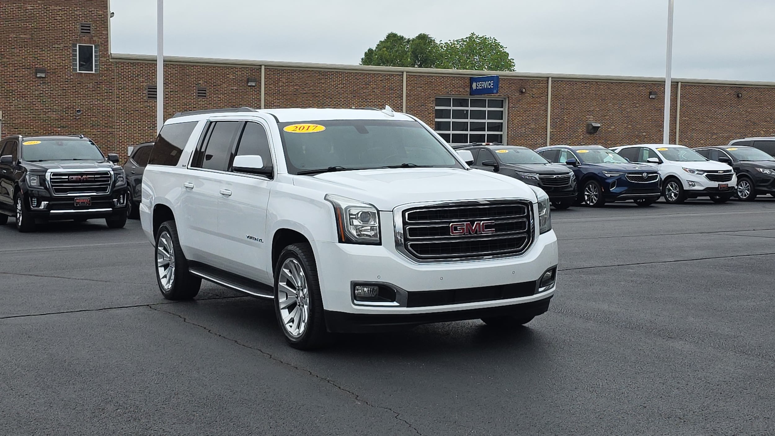 2017 GMC Yukon 4WD SLE's photo
