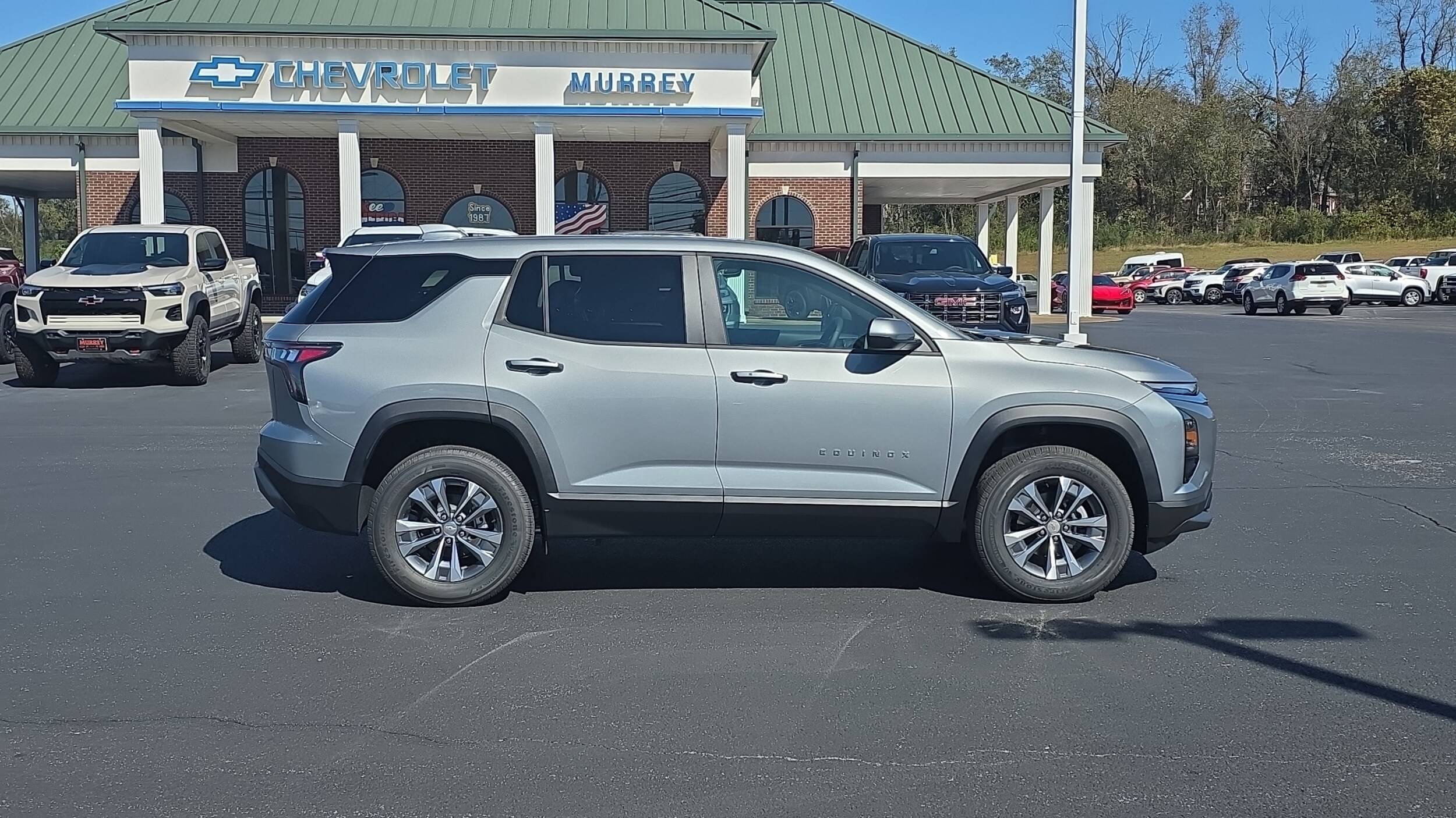 2026 Chevrolet Equinox LT photo 2