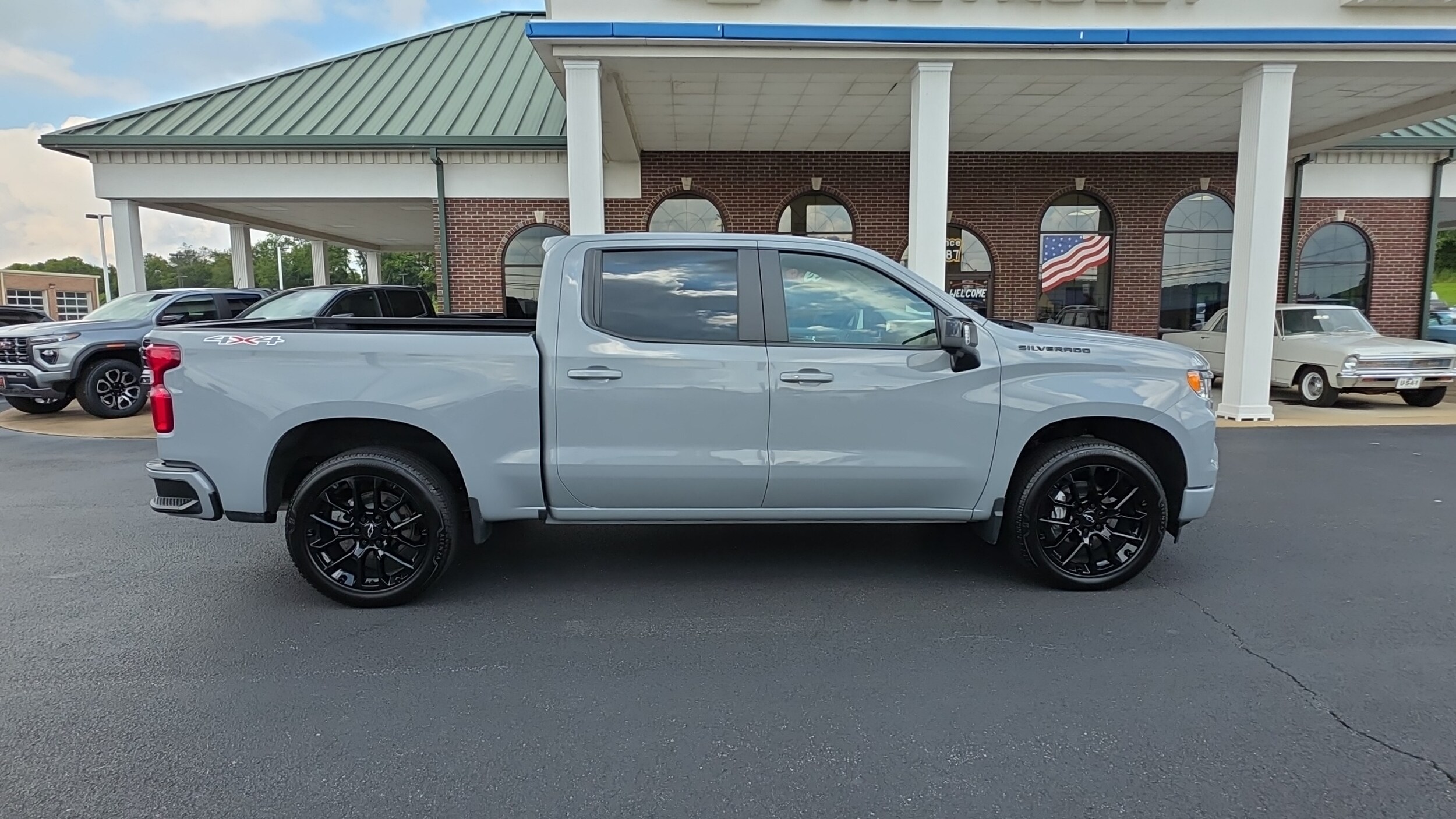 2025 Chevrolet Silverado RST photo 2