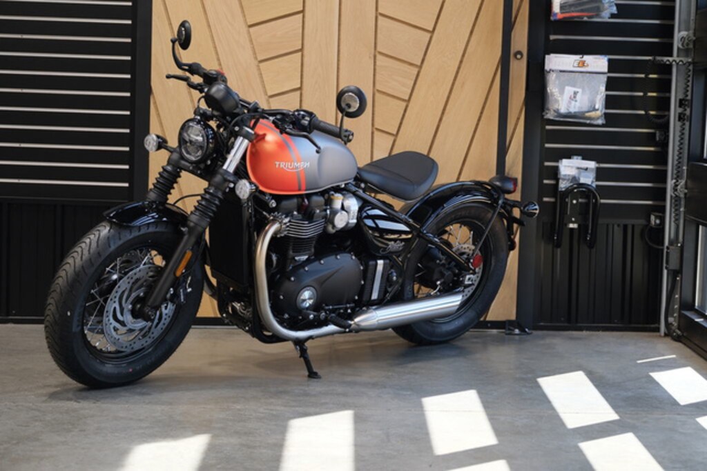 New 2025 Triumph Bobber Matte Graphite / Matte Baja Orange Matt Graphitematt Baja Orange MotorCycle