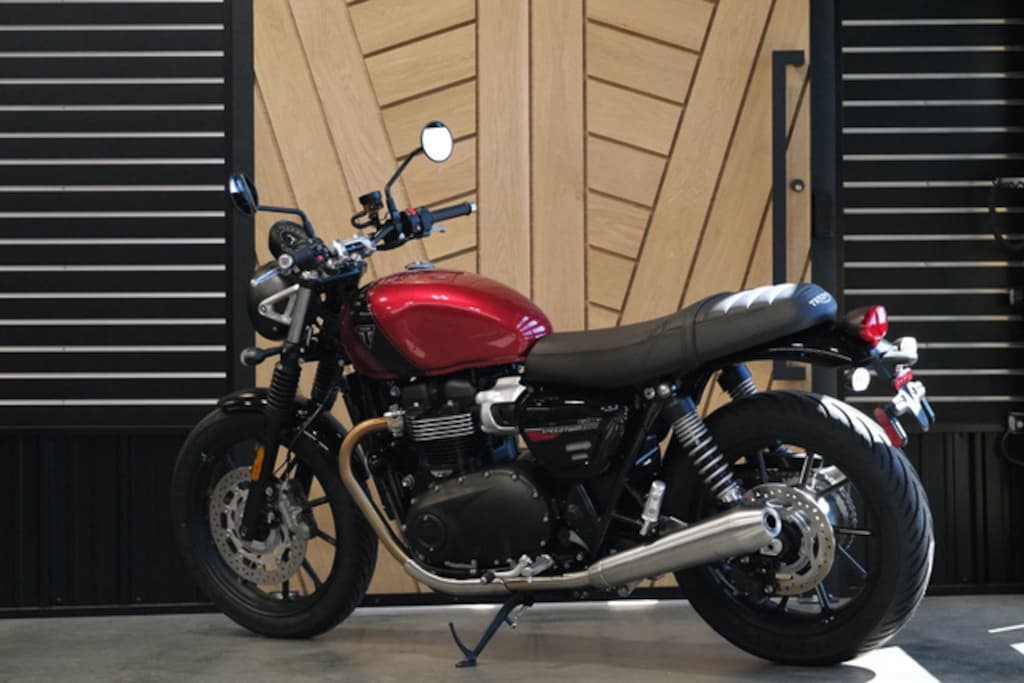 New 2024 Triumph Speed Twin 900 Carnival Redphantom Black MotorCycle