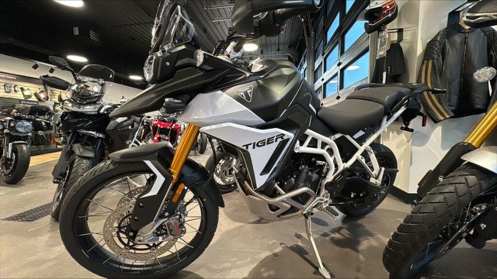 New 2025 Triumph Tiger 900 Rally Pro Matte Khaki Green / Matte Phan Rally PRO ASH Greyintense Orange MotorCycle