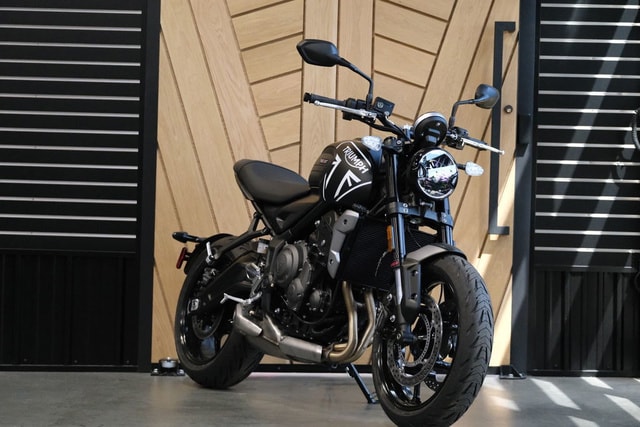 New 2024 Triumph Trident 660 Matte JET Black Matte Silver ICE For Sale at Ward Muscatell Automotive Group VIN SMTL10UL8RTBN2462