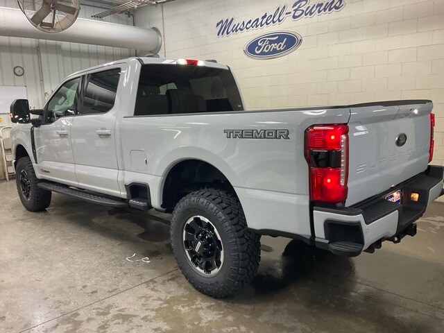 2025 Ford F-350 XLT photo 2