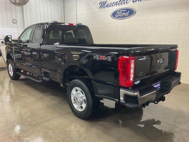 2025 Ford F-350 photo 3