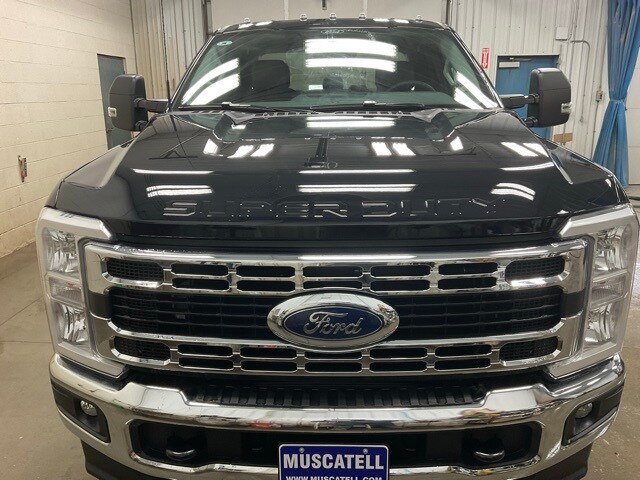 2025 Ford F-350 photo 2