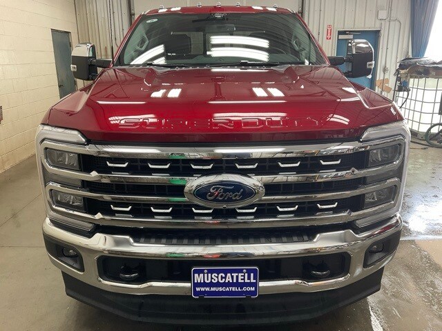 2025 Ford F-250 photo 2