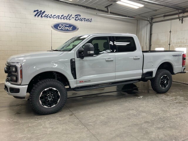 2025 Ford F-350 XLT photo 3