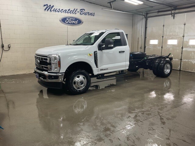 2025 Ford F-350 photo 2