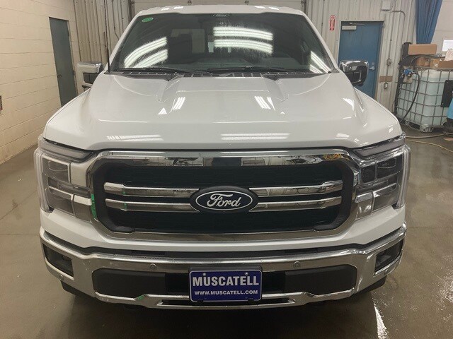 2025 Ford F-150 Lariat photo 2