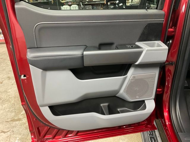 2025 Ford F-350 Super Duty XLT - Photo 7