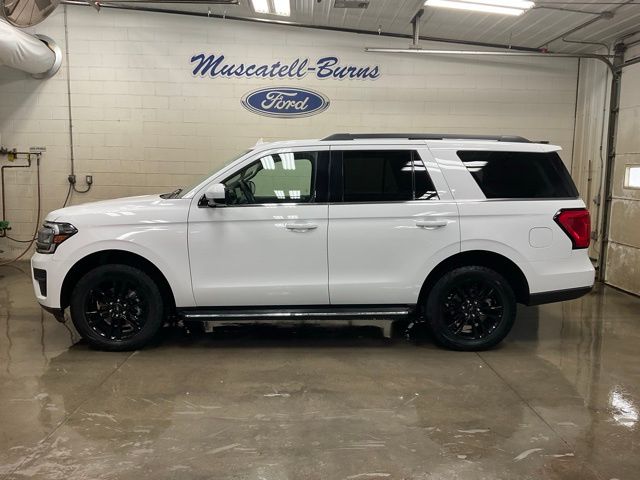 2022 Ford Expedition XLT photo 2