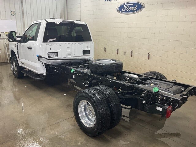 2025 Ford F-350 photo 4
