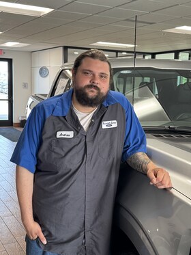 Staff member Andres from ID_fcd47319e8df