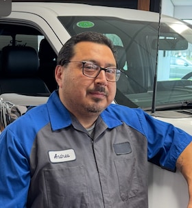 Staff member Andres Sr. from ID_fcd47319e8df