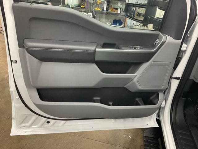 2025 Ford F-350 Super Duty Chassis Cab XLT - Photo 6