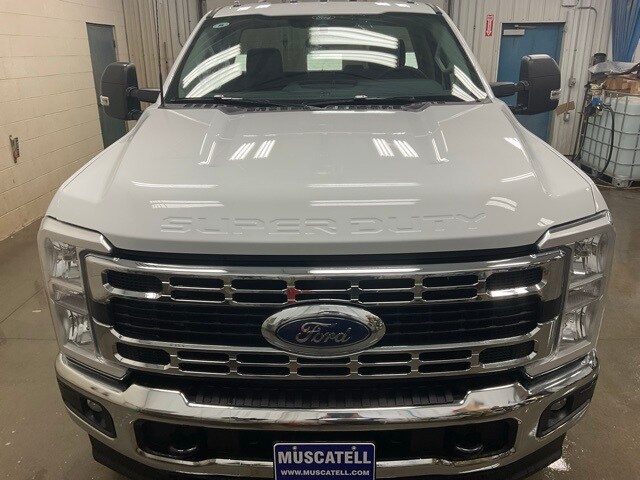 2025 Ford F-350 photo 3