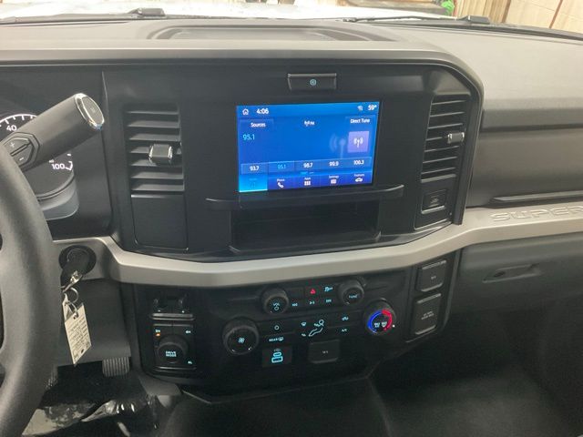 2025 Ford F-350 Super Duty Chassis Cab XLT - Photo 10