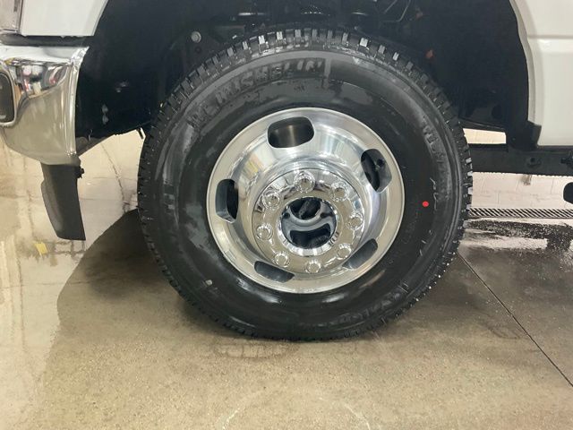 2025 Ford F-350 Super Duty Chassis Cab XLT - Photo 12