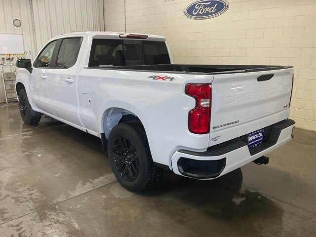 2024 Chevrolet Silverado 1500 RST photo 3