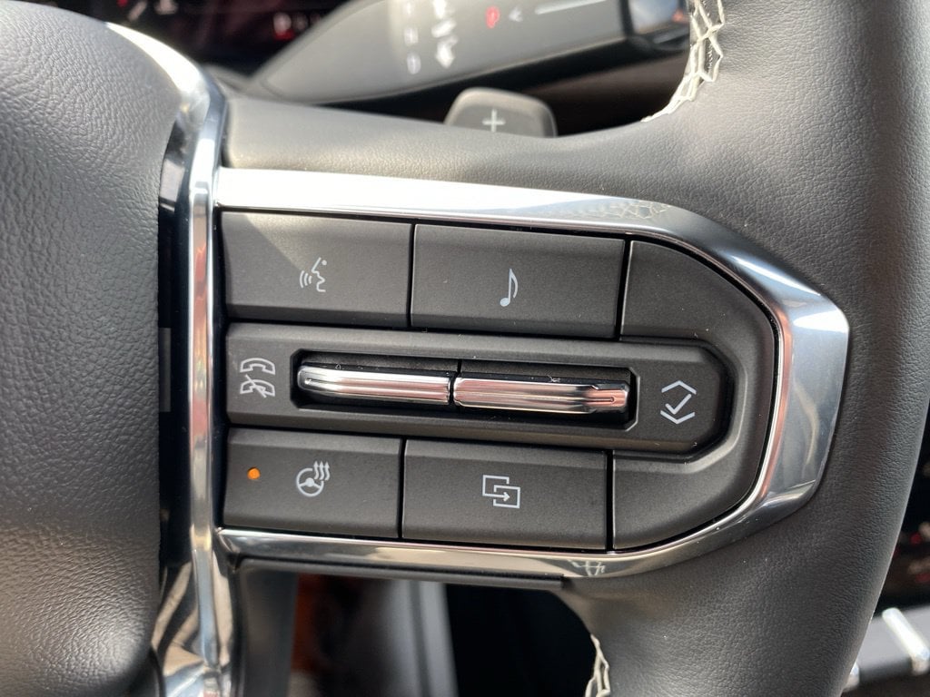 2025 GMC Acadia Denali - Photo 18