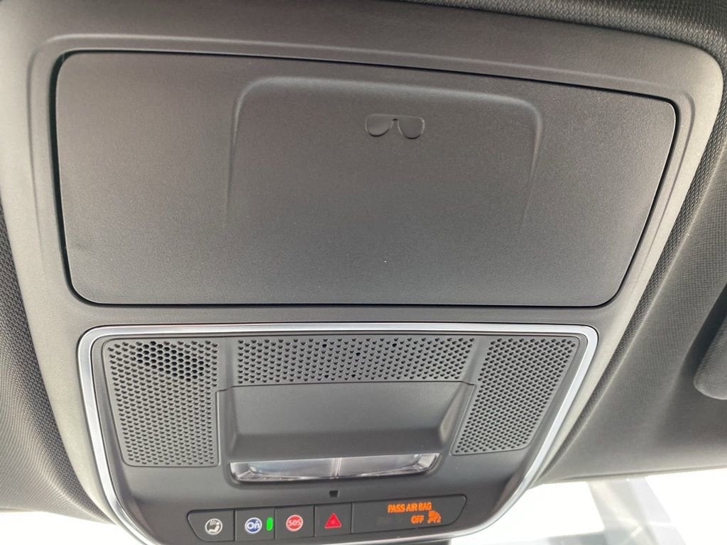2025 GMC Acadia Denali - Photo 22