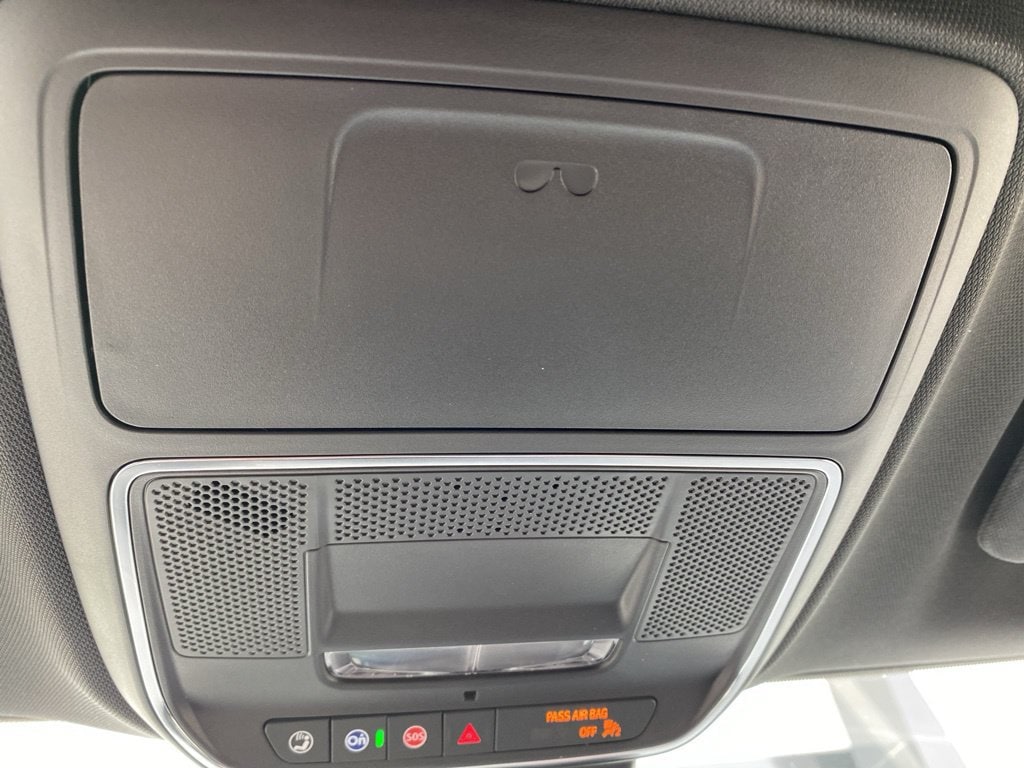 2025 GMC Acadia Denali - Photo 22