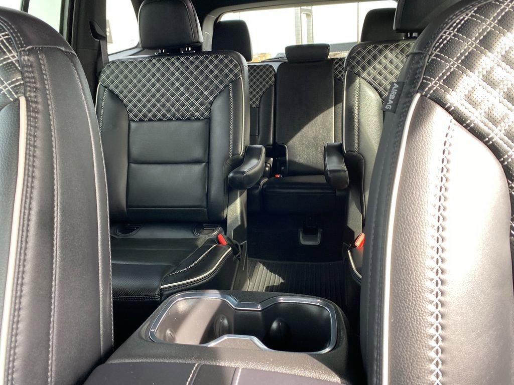 2025 GMC Acadia Denali - Photo 25