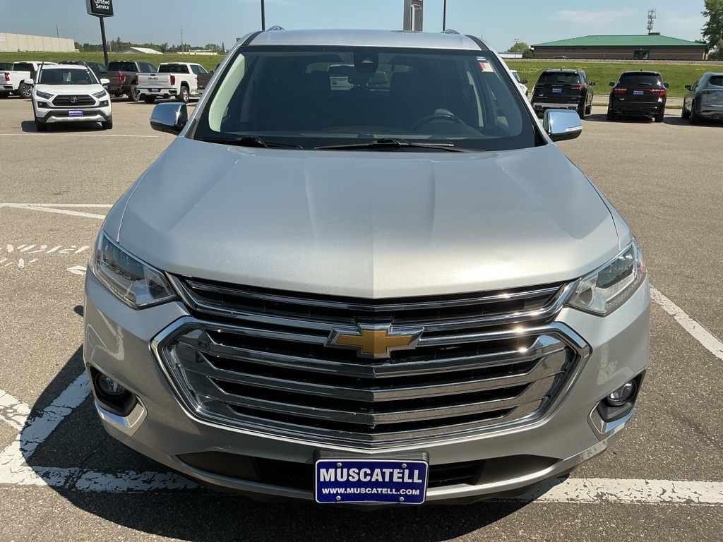 Used 2019 Chevrolet Traverse Premier with VIN 1GNEVKKW0KJ271181 for sale in Moorhead, Minnesota