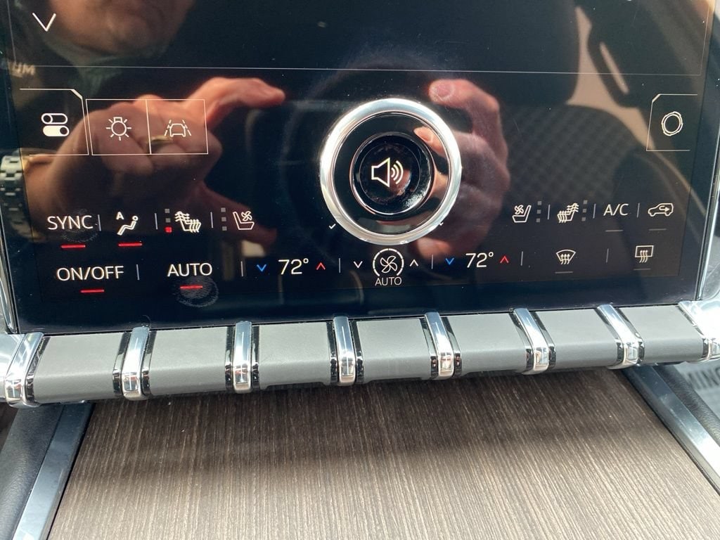 2025 GMC Acadia Denali - Photo 20