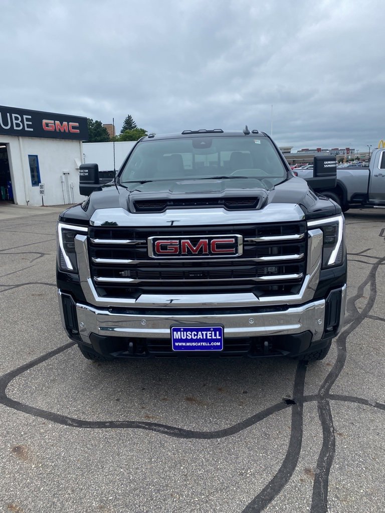 2025 Gmc Sierra 3500 HD SLE photo 3