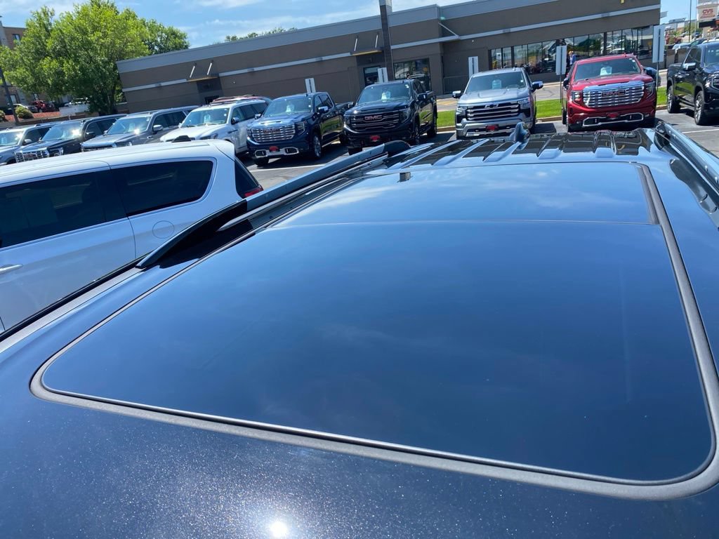 2026 GMC Acadia Denali Ultimate - Photo 9