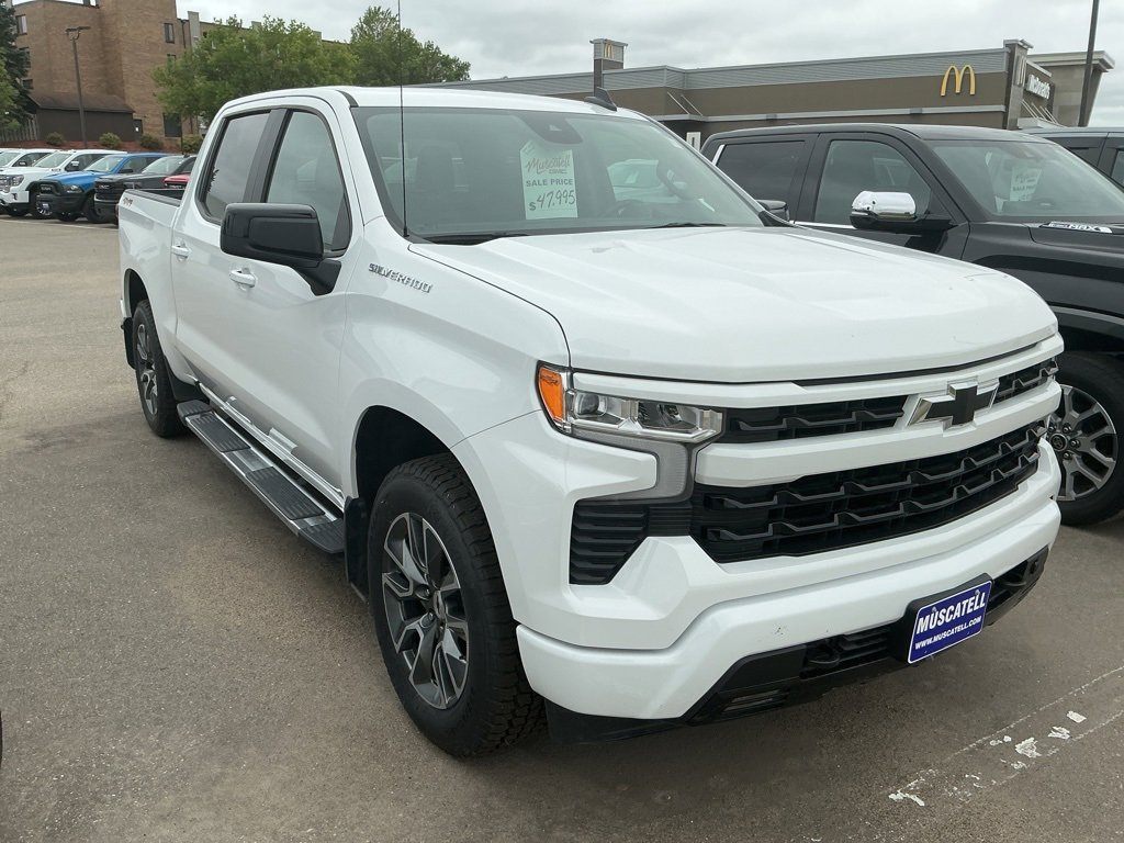 2024 Chevrolet Silverado 1500 RST photo 3