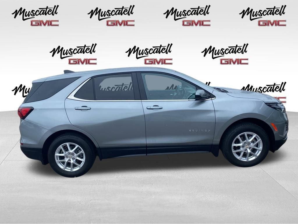 2023 Chevrolet Equinox LT photo 2