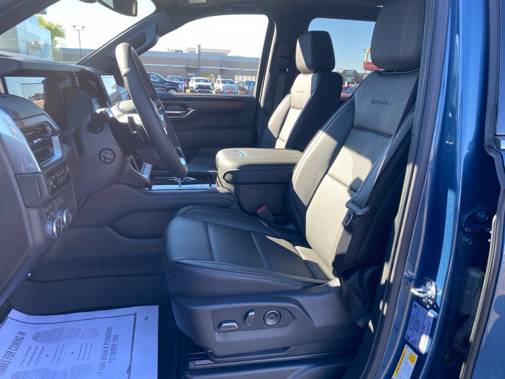 2026 GMC Yukon XL Denali - Photo 10