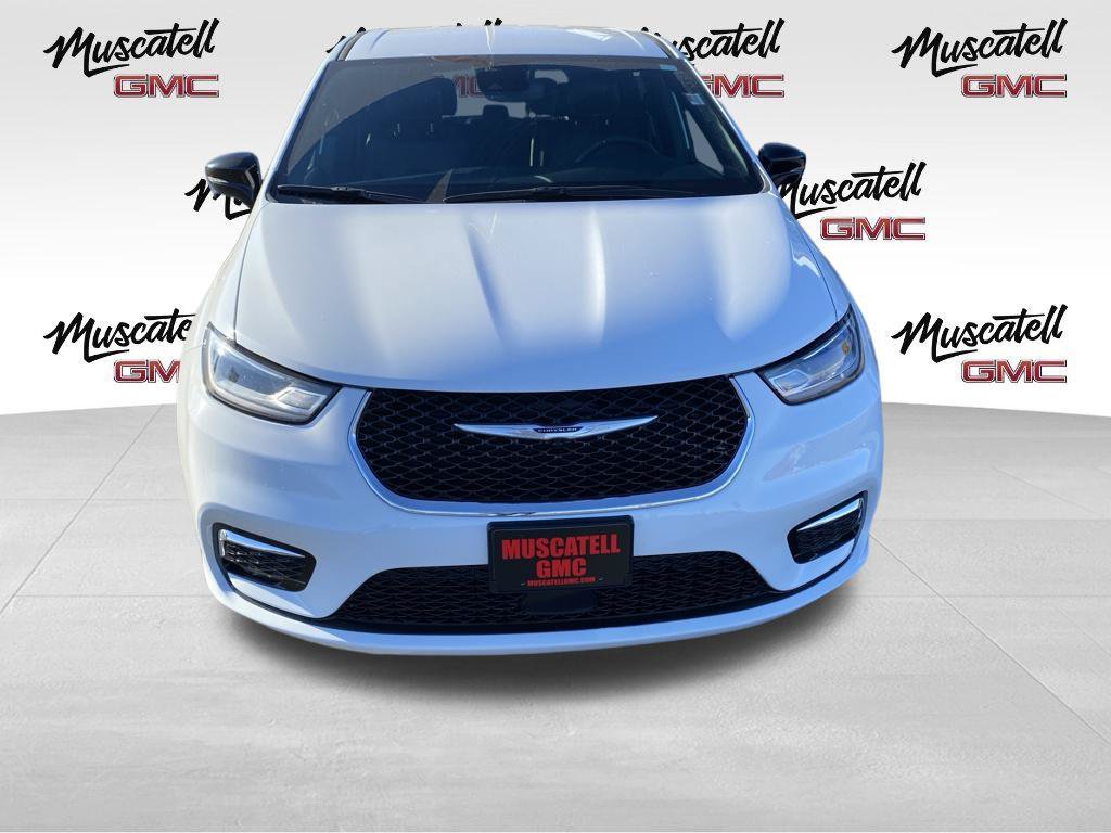 Used 2025 Chrysler Pacifica Select