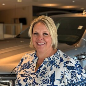 Staff member Janet Mace from ID_6184e0